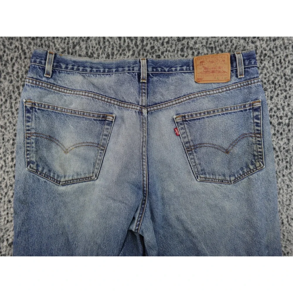Levi's 550‎ Relaxed Fit Tapered Leg Jeans Mens 42x32 Blue Denim Distressed Work